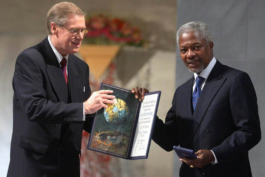 kofi annan receiving peace prize